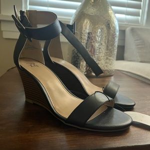 New York and Company black wedge open toed shoes. Size 7 NWT